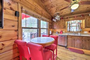 Gallery image of Ellijay Escape on Briar Creek with Hot Tub and Views! in Ellijay
