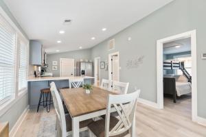 222 W Ashley - Sea Breeze - Minutes to the Ocean and Downtown Folly Beach