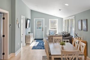 222 W Ashley - Sea Breeze - Minutes to the Ocean and Downtown Folly Beach