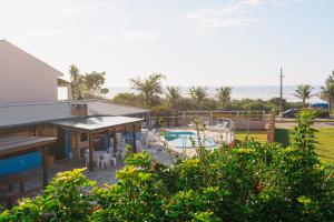 Vista de la piscina de Pousada Praia da Villa o d'una piscina que hi ha a prop