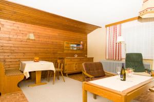 a living room with a table and chairs at Gästehaus Helga in Scharnitz