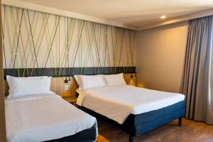 Postel nebo postele na pokoji v ubytování ibis Styles Porto Alegre Moinhos de Vento + 37 fotografií