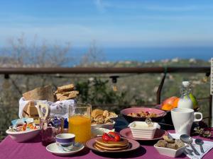 Doručak je dostupan u objektu B&B Il giardino di Armida