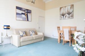 a living room with a couch and a table at Central Cheltenham, Regency Apartment with PARKING, Cavalier Suite - Sleeps 6 in Cheltenham