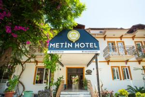 Certifikát, hodnocení, plakát nebo jiný dokument vystavený v ubytování Metin Hotel