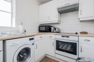 Kjøkken eller kjøkkenkrok på Captivating 3-Bed Apartment in Grays