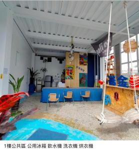 Bazén v ubytování Jinlun Creative Grocery store son homestay nebo v jeho okolí