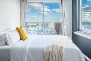 The Modernist Hotel客房内的一张或多张床位