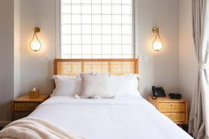 The Modernist Hotel客房内的一张或多张床位