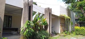 a house with a plant in front of it at Suburdi Guest House in Mujur