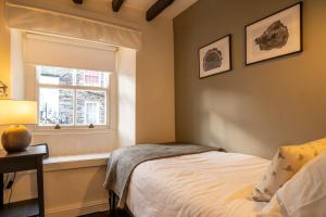 מיטה או מיטות בחדר ב-Low Nook Cottage - Gorgeous decor