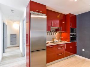 Kuchnia lub aneks kuchenny w obiekcie Precioso apartamento reformado en el sardinero