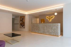 帕斯特伦戈Relais Forte Benedek Wine & SPA - Adults Only的大楼内带前台大堂 更多37张照片