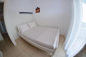 Krevet ili kreveti u jedinici u okviru objekta Frezia Complex - Frezia Maisonette by RentalsPro - Nea Potidea Halkidiki