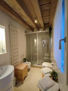 A bathroom at Romantic Sky Apartment