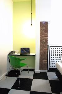 TV a/nebo společenská místnost v ubytování Hotel Cristall - Frankfurt City