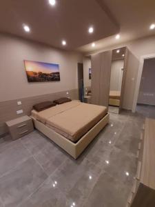Postel nebo postele na pokoji v ubytování Ocean Blue Apt4 luxurious, modern Apt at Zonqor Pt