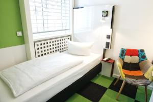 Postel nebo postele na pokoji v ubytování Hotel Cristall - Frankfurt City