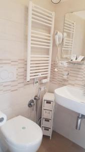 Koupelna v ubytování hotel lisà
