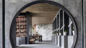 Die Bibliothek im Hotel
