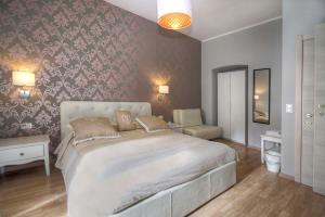 A bed or beds in a room at Sweet Home Faleria Még 18 kép