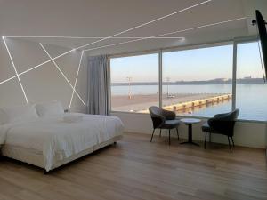 Una cama o camas en una habitación de 麗詩旅海景民宿