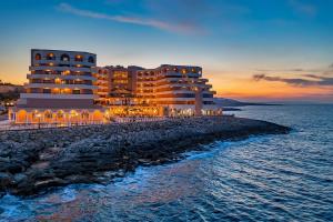 Photo de la galerie de l'établissement Radisson Blu Resort, Malta St. Julian's, à San Ġiljan