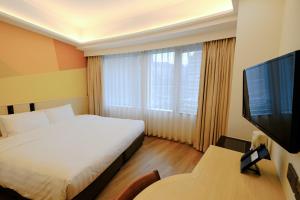 TV a/nebo společenská místnost v ubytování South Pacific Hotel