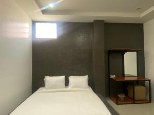 Postel nebo postele na pokoji v ubytování 22 Twenty-Two Hotel ทะเวนตี้-ทู โฮเทล