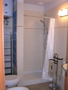 A bathroom at Art Transparent B&B