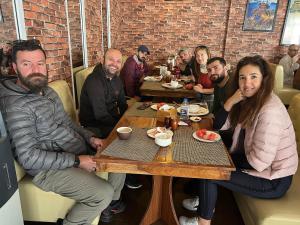 Gosti u objektu Himalayan Suite Hotel