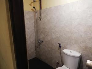Vonios kambarys apgyvendinimo įstaigoje Leaf Guest House