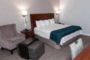 a hotel room with a bed and a chair at Studio 6 Ocala, FL in Ocala +22 photos