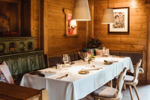 PENSION Hinterleithner 레스토랑 또는 맛집