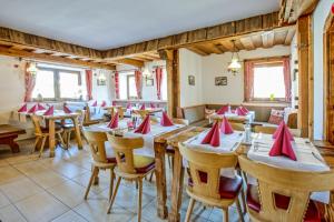 Restoran või mõni muu söögikoht majutusasutuses Gasthaus Auwirt