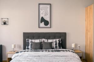 Cama o camas de una habitación en Manoir Apartments City Center