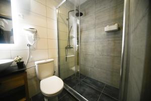 Un baño de Manoir Apartments City Center