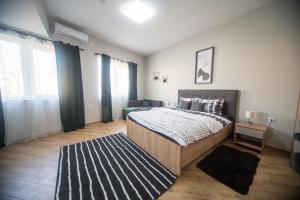 Cama o camas de una habitación en Manoir Apartments City Center