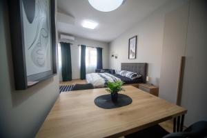 Cama o camas de una habitación en Manoir Apartments City Center