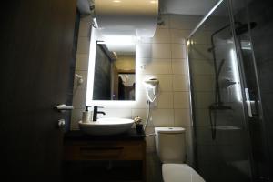 Un baño de Manoir Apartments City Center