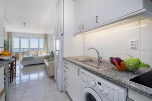 Η κουζίνα ή μικρή κουζίνα στο DreamStudio with SeaView by Encantos do Algarve - 7H +12 φωτογραφίες