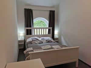Ένα ή περισσότερα κρεβάτια σε δωμάτιο στο Natura Ferienhäuser am Holter Hammrich 95153