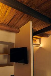 En tv och/eller ett underhållningssystem på DADA home, Loft di 38 Mq tra Napoli e Pompei