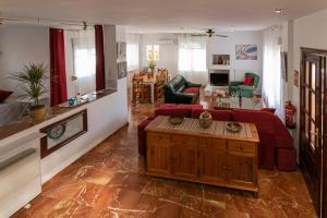 a living room with a red couch and a table at Casa de la Vega in Cúllar-Vega