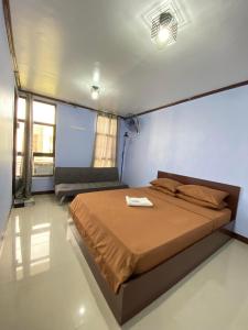 a bedroom with a large bed in a room at Haus of Emerald - Astana by Ollie in Mactan +206 photos