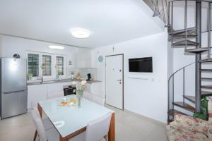 Kuchyň nebo kuchyňský kout v ubytování Apartment "Dida" with Free Private Parking