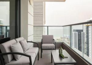 Istumisnurk majutusasutuses O&O Group-Fresh 3BR APT 32 Floor Sea View Tower