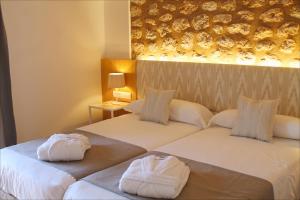 A bed or beds in a room at Sóller Center