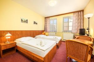 A bed or beds in a room at Záviš z Falkenštejna