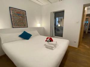 En eller flere senger på et rom på Bilbao Old Town I by Aston Rentals